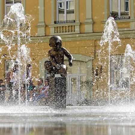 Аpartments In The Center On Mitniy Square Apartamento Lviv Exterior foto