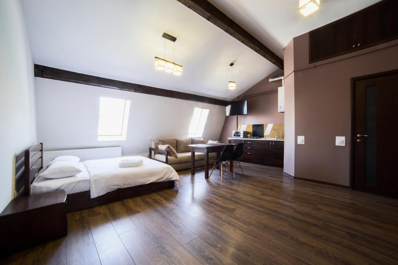 Аpartments In The Center On Mitniy Square Apartamento Lviv Exterior foto