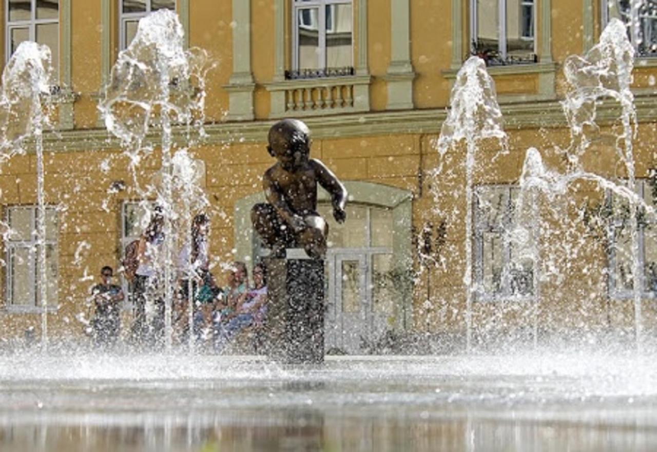 Аpartments In The Center On Mitniy Square Apartamento Lviv Exterior foto